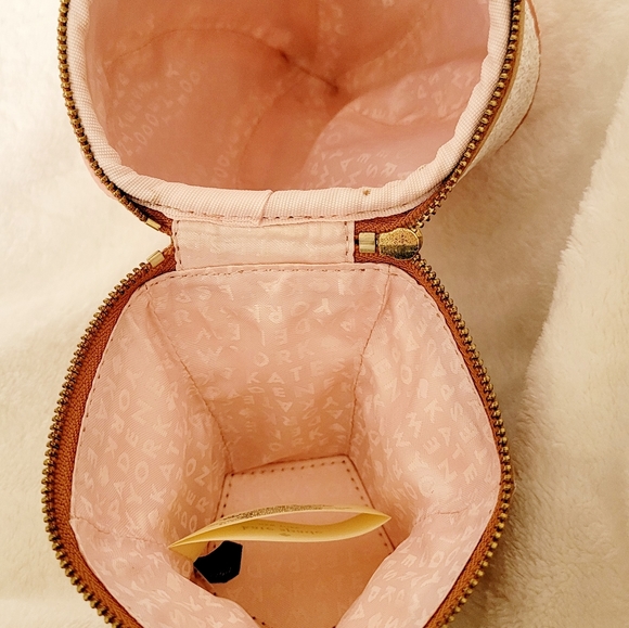 🍨 THE CUTEST Wristlet!! 🍦 - Picture 2 of 4